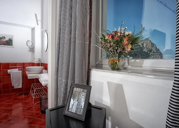 卡普里甜蜜生活高档酒店 4*