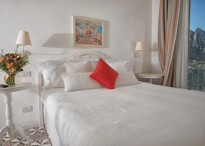 卡普里甜蜜生活高档酒店 4*